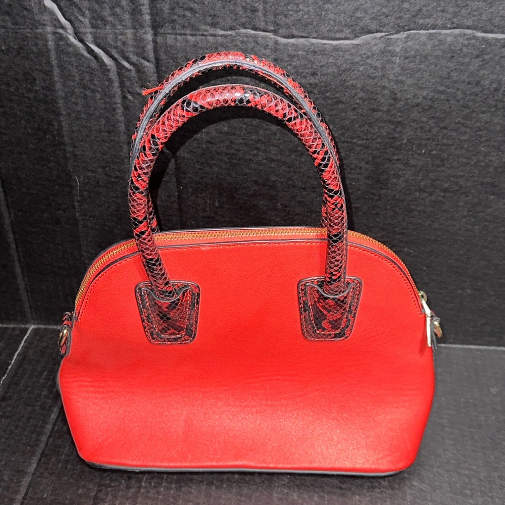 Unbranded small red purse.  Red handbag Estate item.
